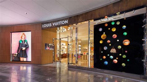 louis vuitton paramus plaza